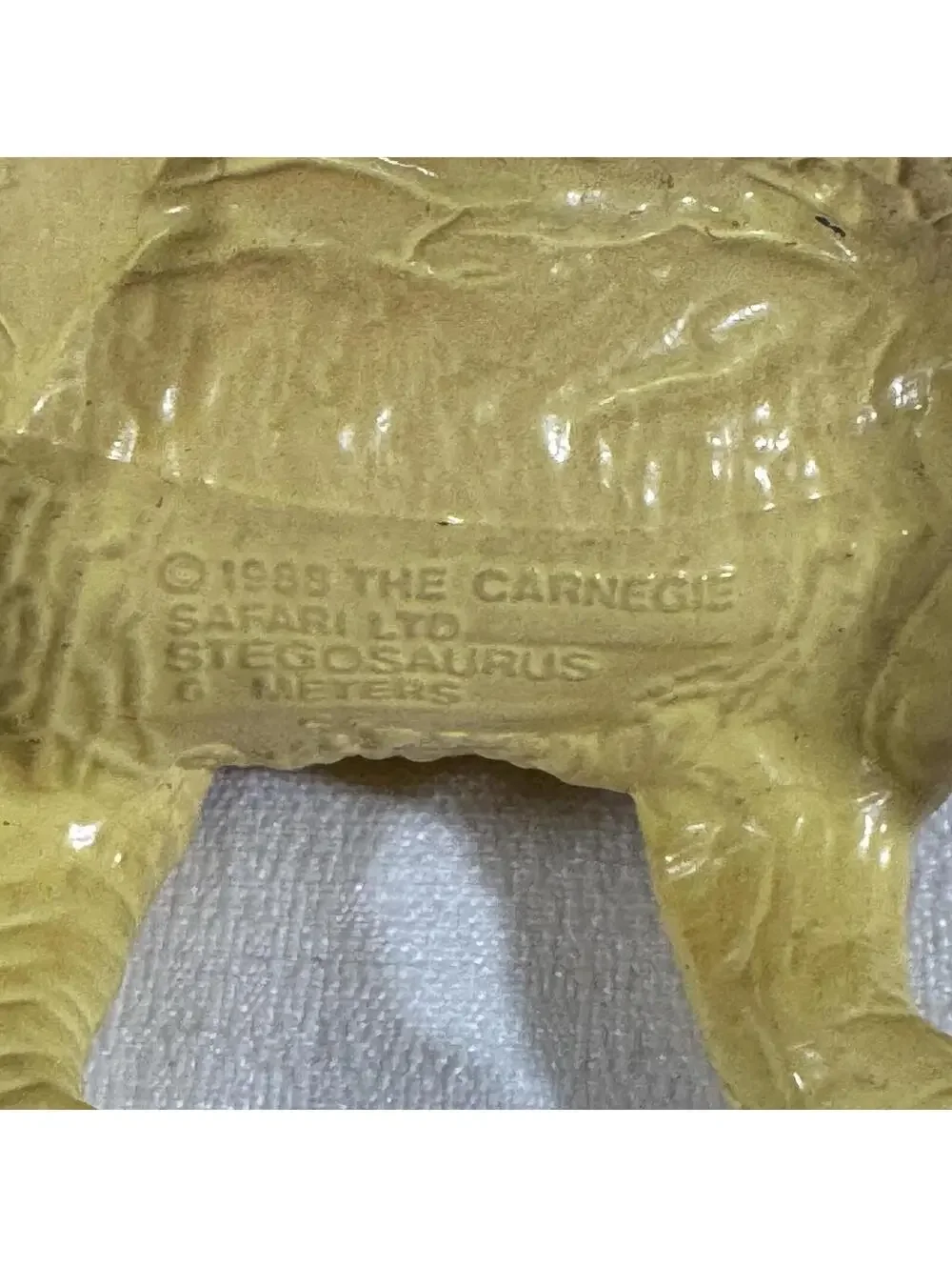 Vintage Stegosaurus 1988 Safari LTD‎ Carnegie Collection Dinosaur Yellow Brown